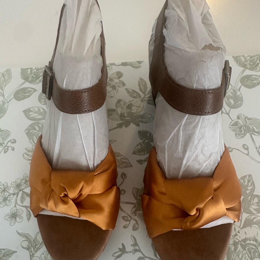 Kork-Ease Brown and Orange Heels